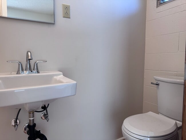 Photo - ?? For Rent – Spacious 2-Bedroom + Den, 2-... Unit #501