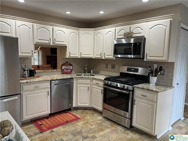 Photo - 1963 Delancey St