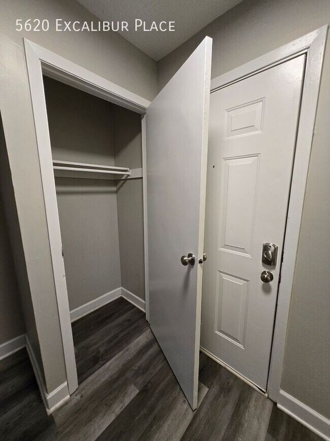 Photo - 5620 Excalibur Pl