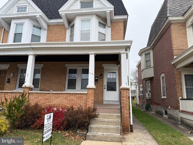 Photo - 15 E Brown St