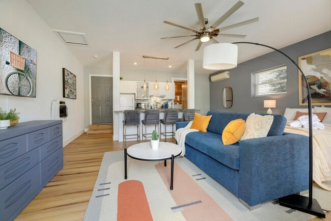 Photo - 705 NW J St Unit ID1221874P