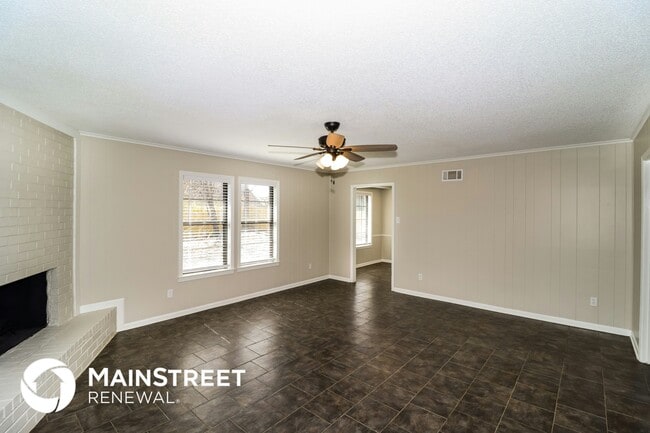 Photo - 5685 Antwerp Ave W