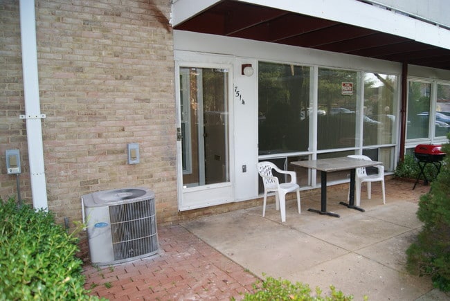 Building Photo - 7514 Spring Lake Dr Unit A