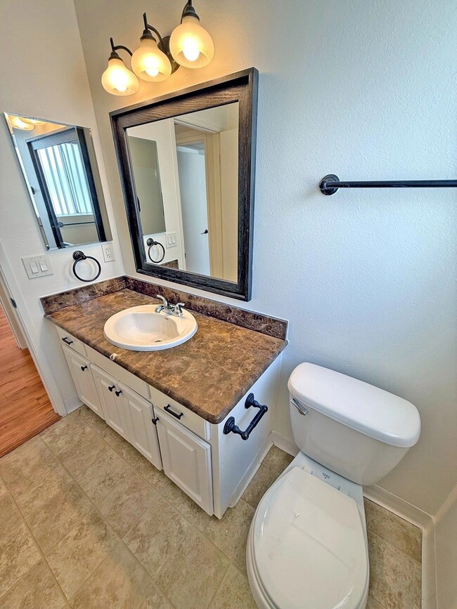 Photo - 5000 Whitsett Ave Unit 203