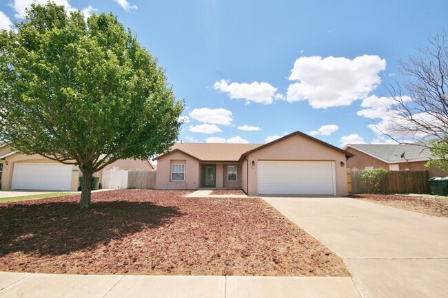 Zia School District, Newer Three bedroom - Zia School District, Newer Three bedroom House