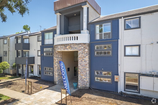 Leasing - Windsor Manor