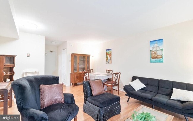 Photo - 21 Canterbury Square Unit 102