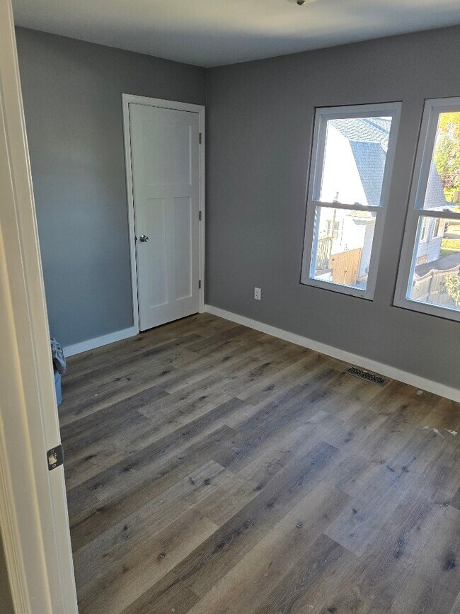 Photo - 902 School Ave