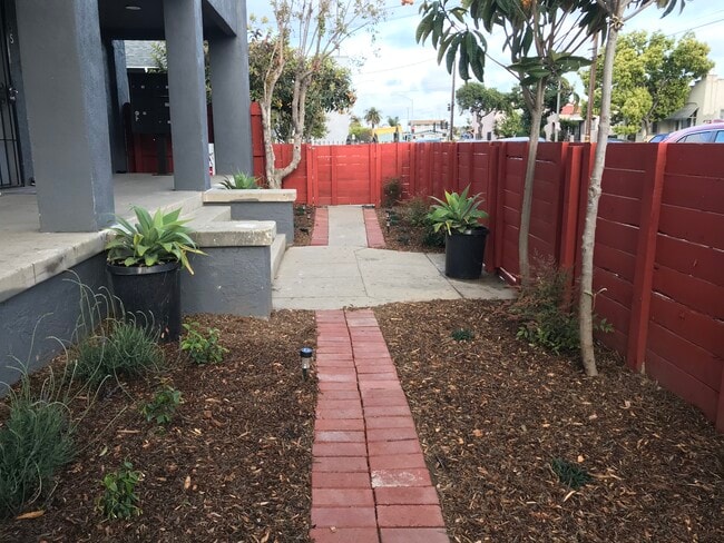 Photo - 1151 E 15th st