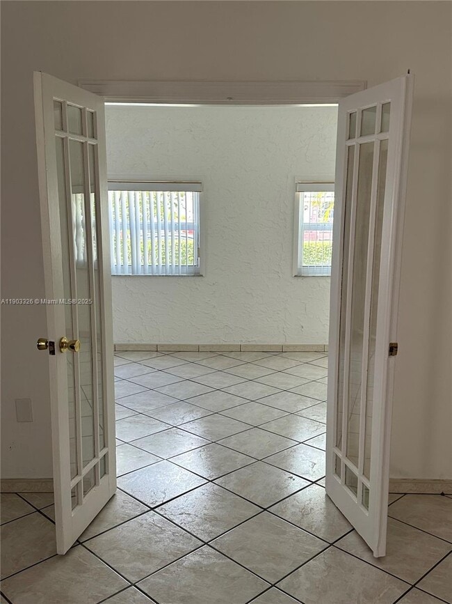 Photo - 431 Tamiami Blvd