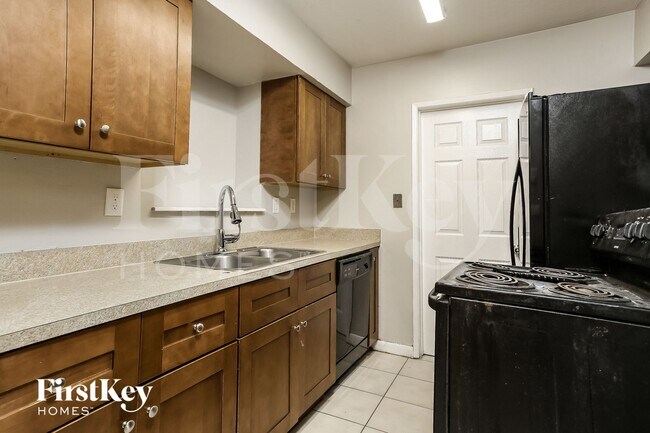 Photo - 6100 Harding St