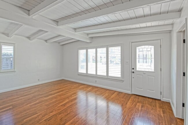 Photo - 2015 Robinson St Unit 2015