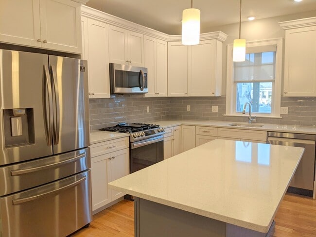 Building Photo - 16 Bowen Ave Unit 1