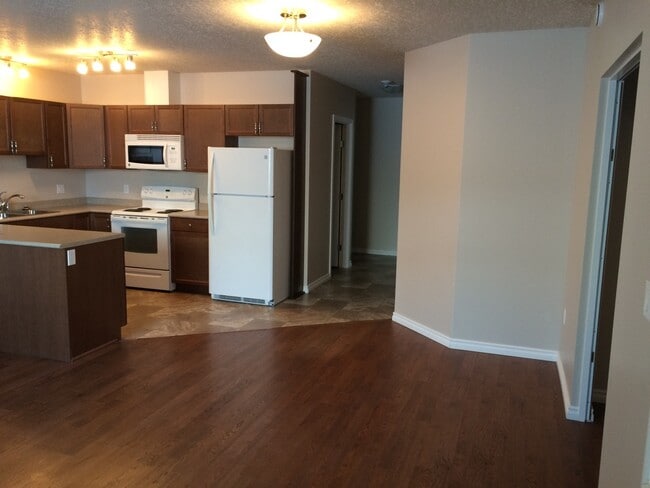 Photo - 4501-4543 43 St Unit 7