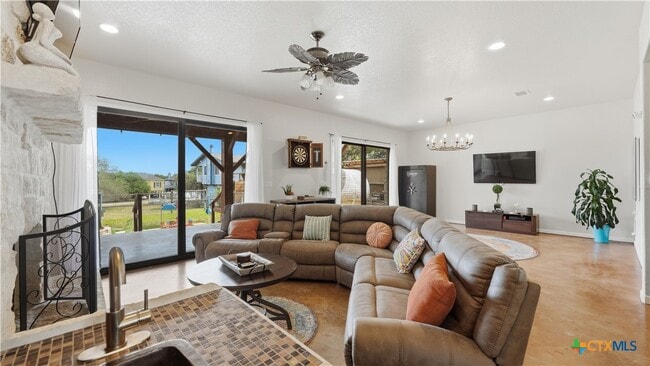 Photo - 628 Country Ln Dr