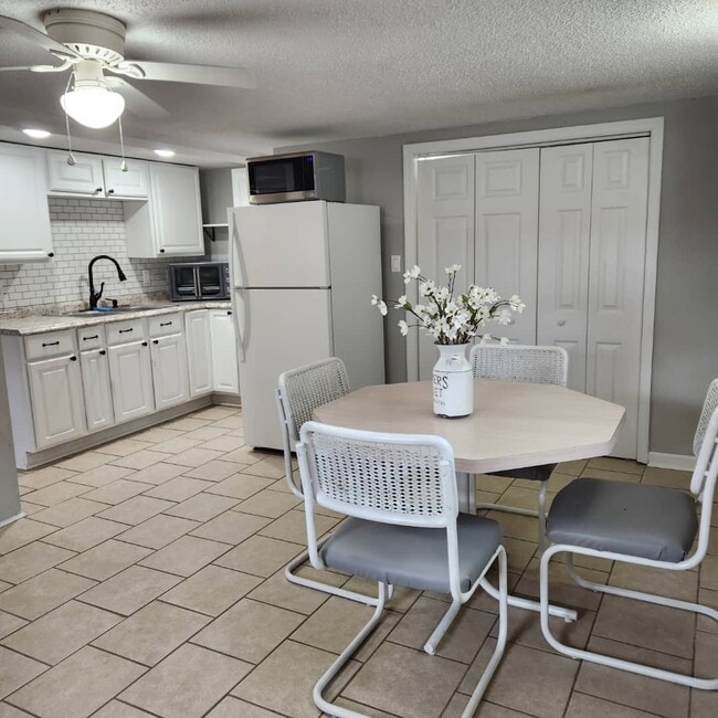 Building Photo - 5233 Loblolly Ln Unit C