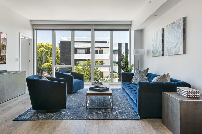 Photo - 9000 W 3rd St