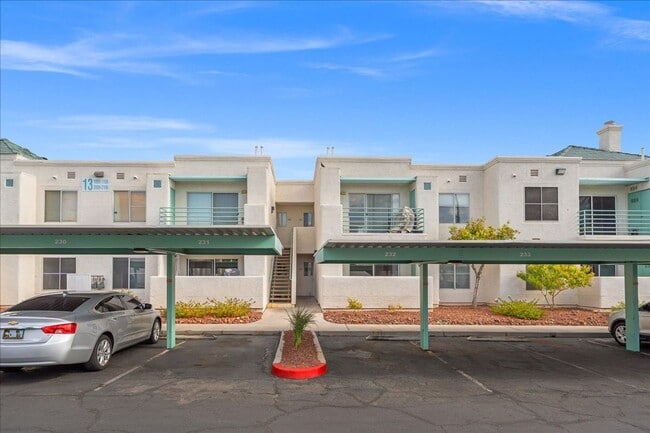 Building Photo - 7100 W Pirates Cove Rd Unit 1106