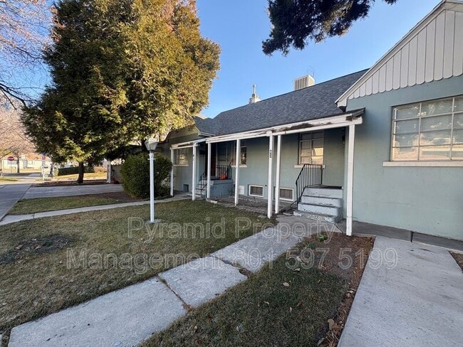 Photo - 39-43 W 880 N