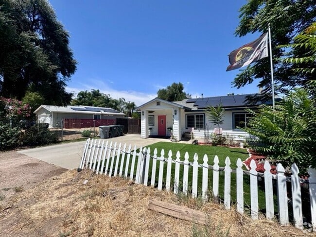 Building Photo - Charming 3 Bed + Den Home with Solar in Wi...