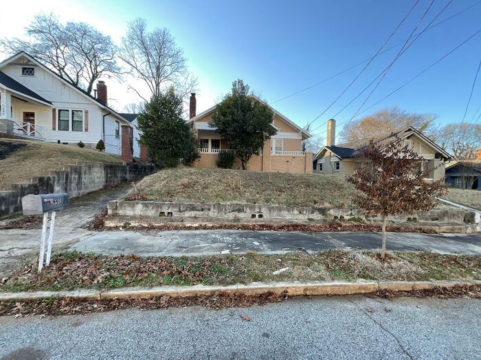 Photo - 339 Mathewson Pl SW Casa