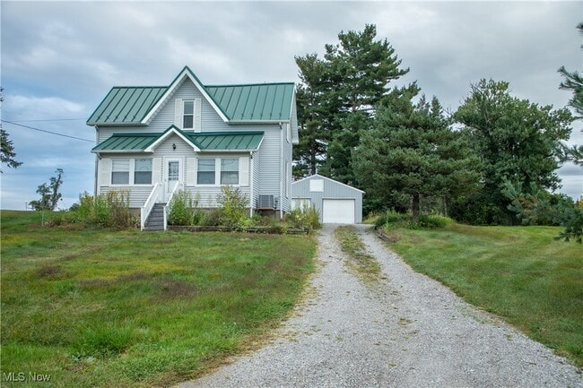 Building Photo - 61781 W Tacoma Rd