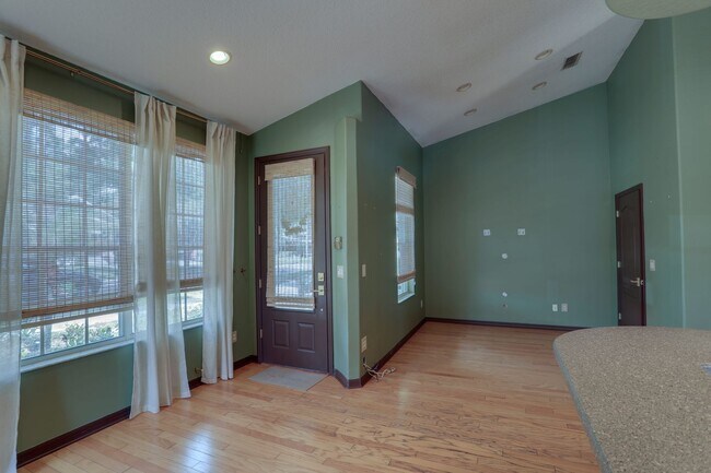 Photo - 30 N Lawsona Blvd
