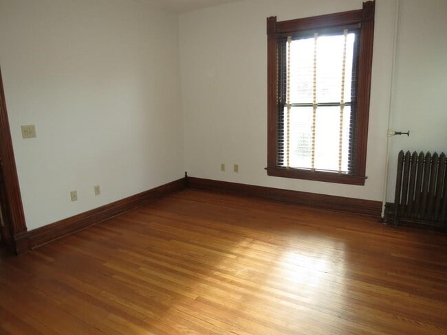 Photo - 54 W 5th St