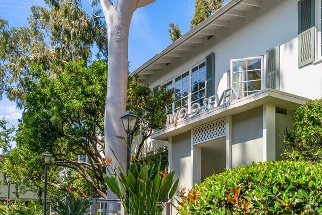 Building Photo - Sunset Barrington Gardens Rental
