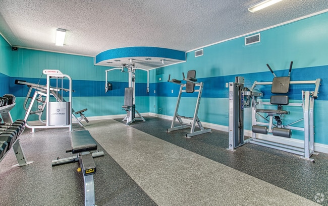 200 Maltese Cir - Regency Oaks Apartments