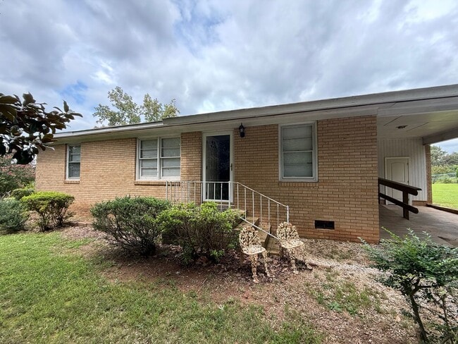 Building Photo - 3 Bedroom Home for Rent