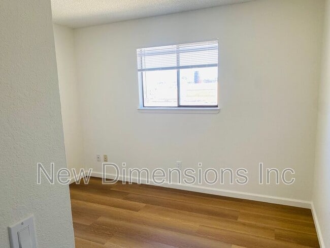 Photo - 207 N Broadway St