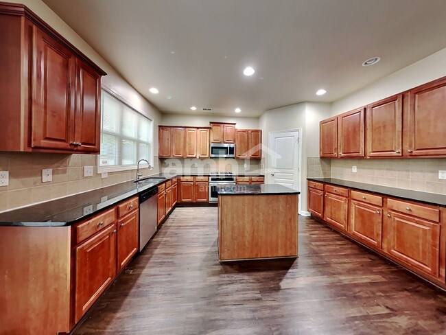 Photo - 748 York View Dr