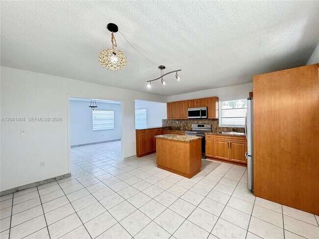 Photo - 913 NW 22nd Pl Unidad 0