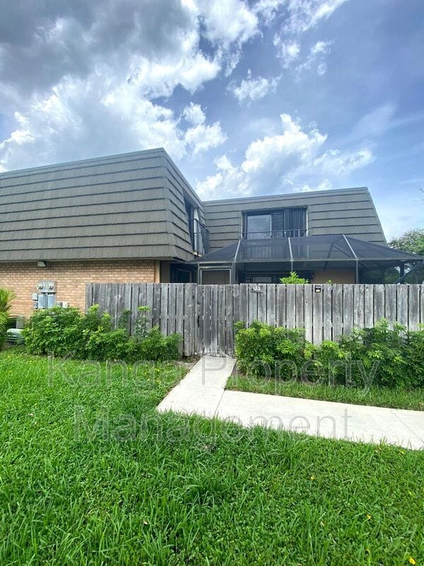 Building Photo - 123 1st Way