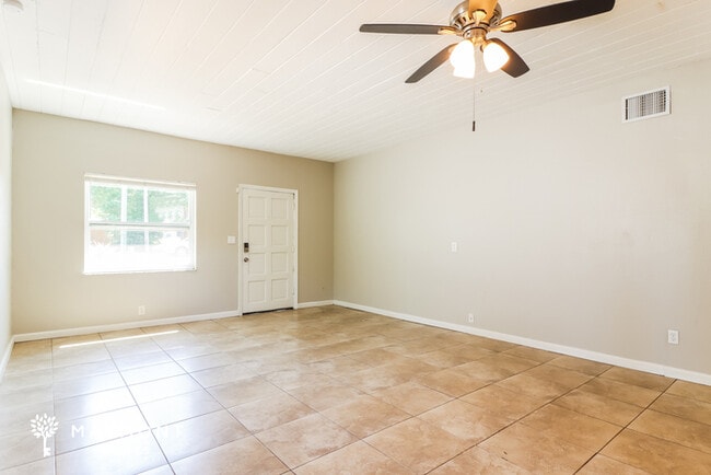 Photo - 630 50th St N