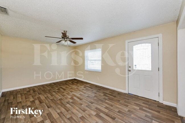 Photo - 4301 Tarpon Dr SE