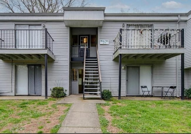 Building Photo - Charming 2 Bedroom, 2 Bath Condo available in South Charlotte!