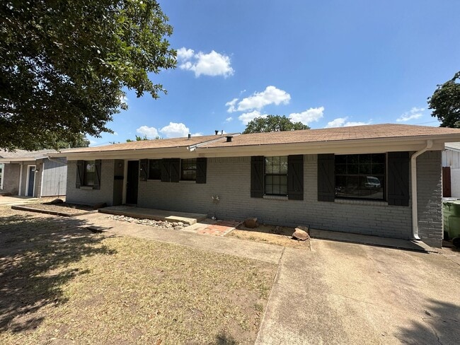 Building Photo - 220 S Shore Pl