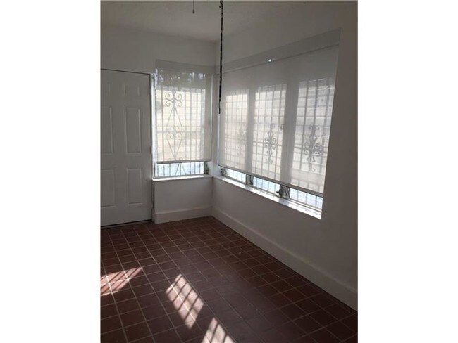 Photo - 511 NE 62nd St