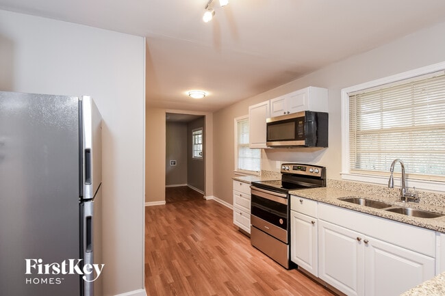 Photo - 1917 Annette Ln SW