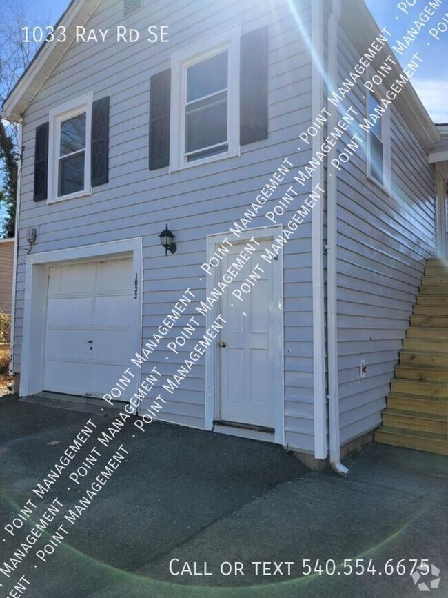 Building Photo - Charming 1-Bedroom Carriage House Apartmen...