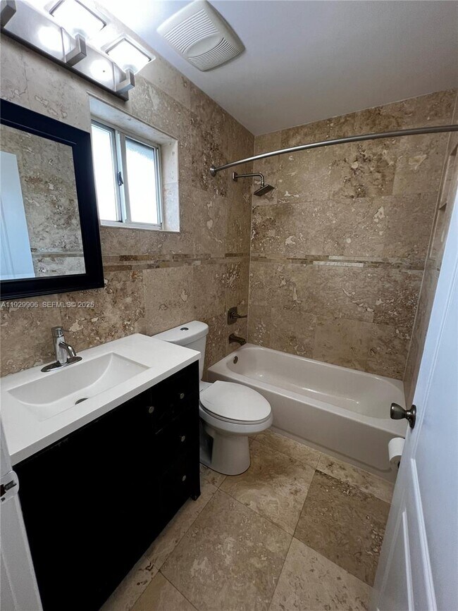 Photo - 351 NW 82nd Ave Unidad 1118