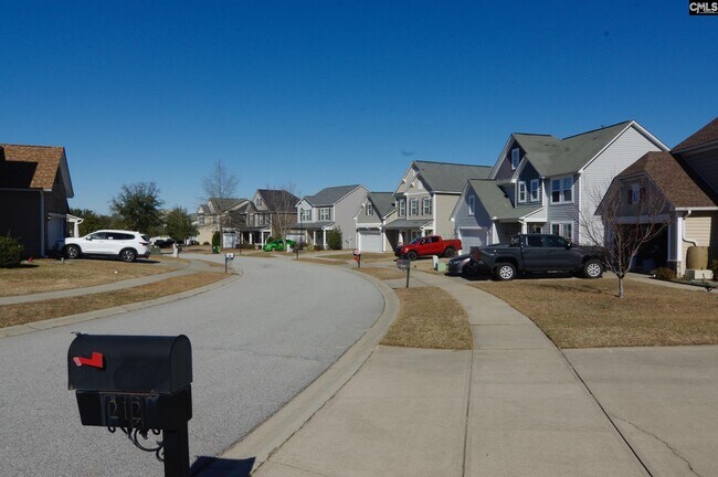 Photo - 212 Glossy Green Ln