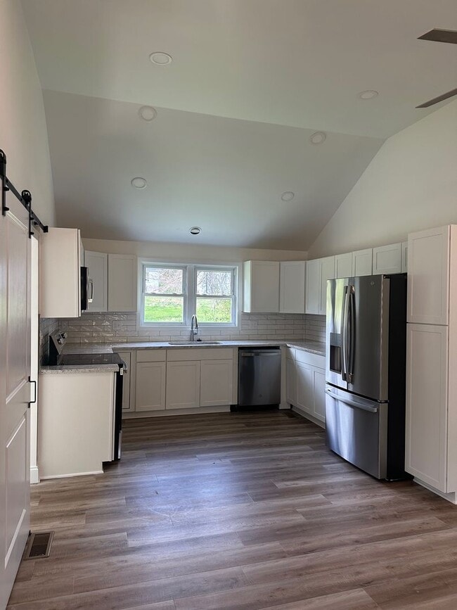 Photo - Powell 37849 - Completely Renovated, 2 bedroom, 1 bath Rancher - Contact Kenna Stephens (865) 604...
