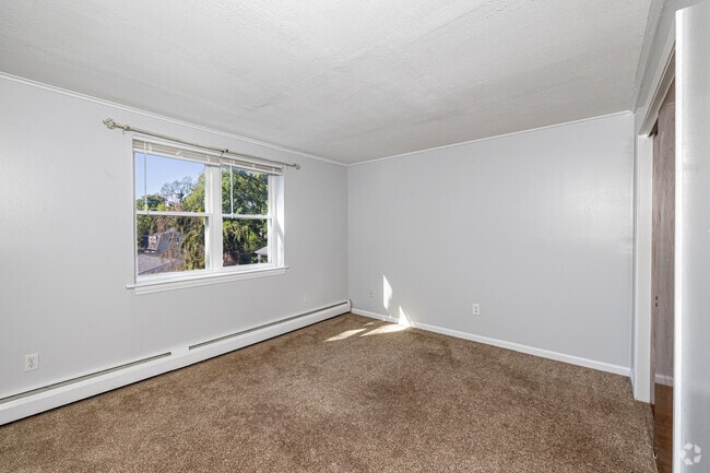 2BR, 1BA - 975SF - Bedroom