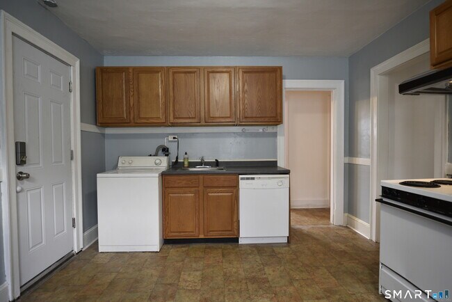 Photo - 214 N Quaker Ln