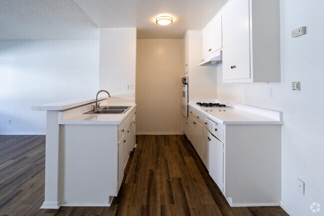 Kitchen 1BR 1 BA 750 Sqf_-3