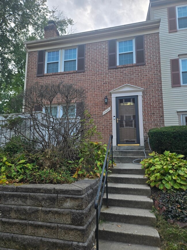 Building Photo - 11435 Appledowre Way Unit 3 beds 2.5 bedrooms for r Rental