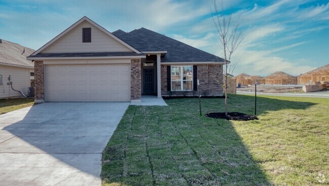 Building Photo - 536 Fallbrook Dr Rental